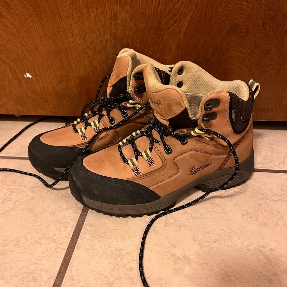 Danner Women’s water resistant hiking boots